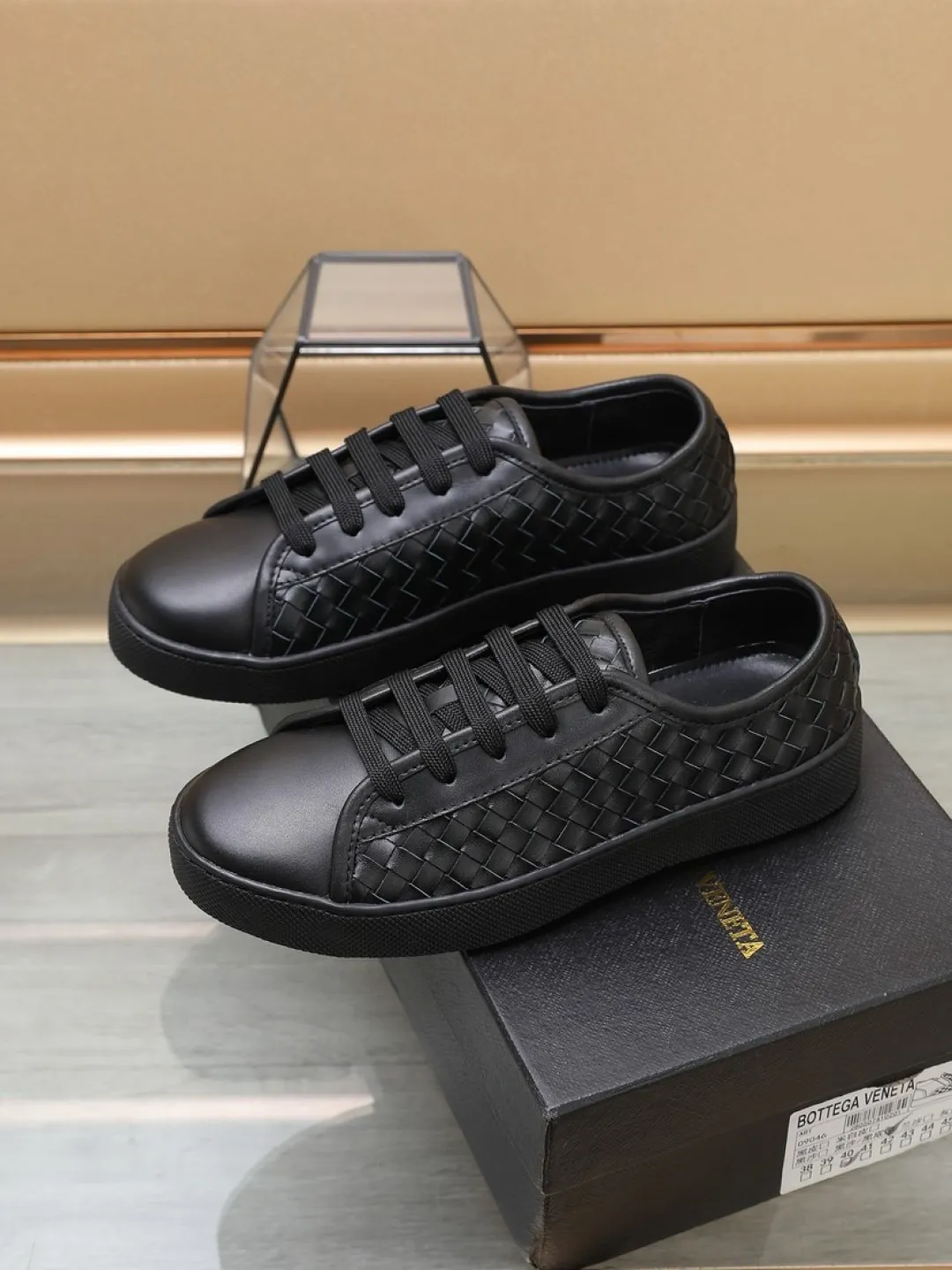 Men's men's shoes💰Men's shoes💰520💰🔥【BV】series top purchasing agency🔍Imported first-layer cowhide woven surface, cowhide foot pads with environmentally friendly lining♻️Does not fade,💪Sole: Rubber combination original factory special outsole⚠Original and single goods🔍🔍Can be entered and exited at will, welcome to compare⚠Number of sizes: 38-44